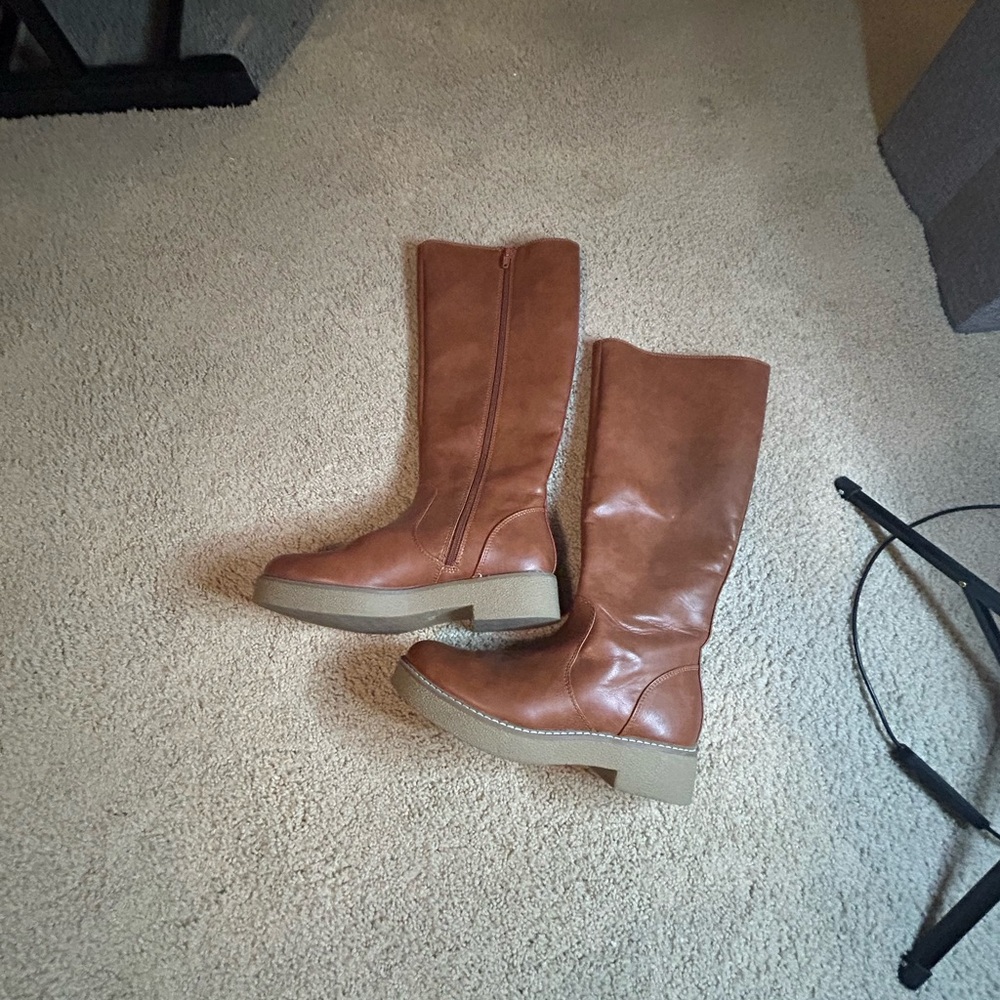 Universal Thread Tan Heeled Boots
